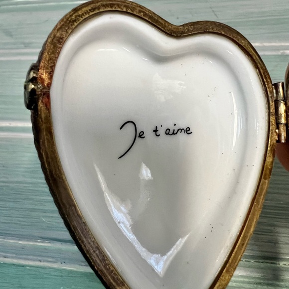 Vintage Limoges (Je t’ aime) Porcelain Floral Heart Box - Picture 8 of 8